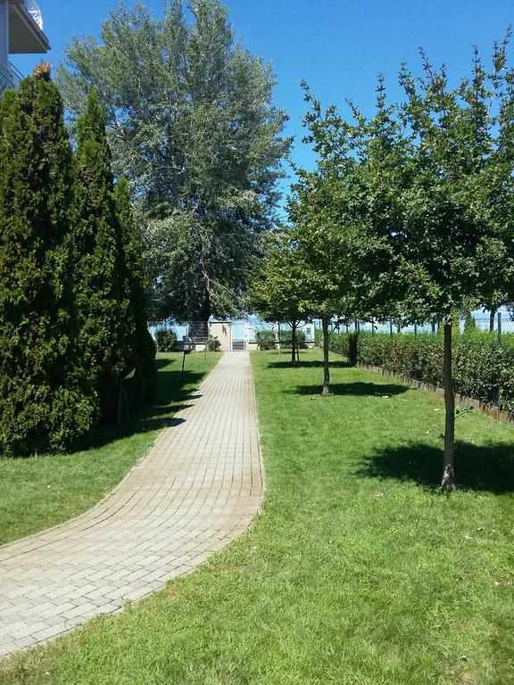 Lakeside Family Apartment Siofok Oda fotoğraf